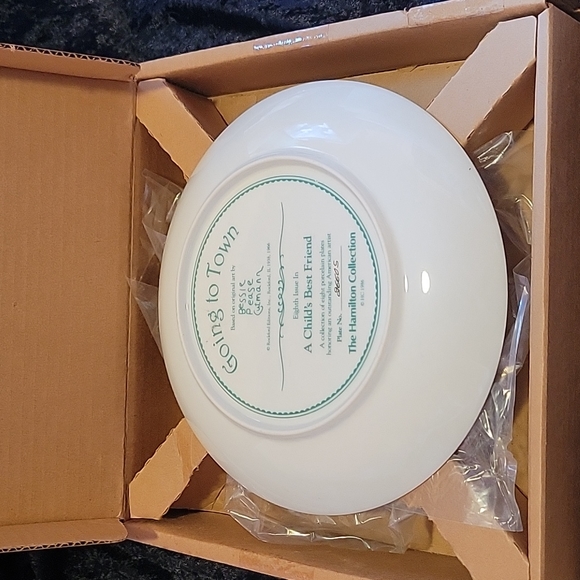 Hamilton Collection "Going to Town" - Picture 4 of 5